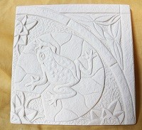 A tile with frog