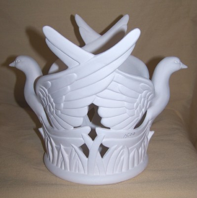 3 doves candle holder