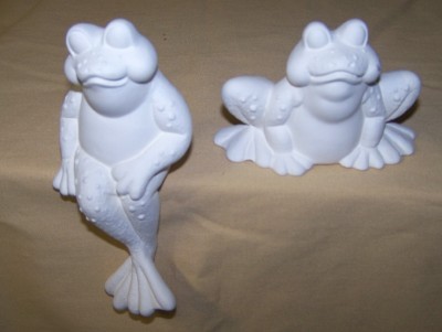 2 small frogs